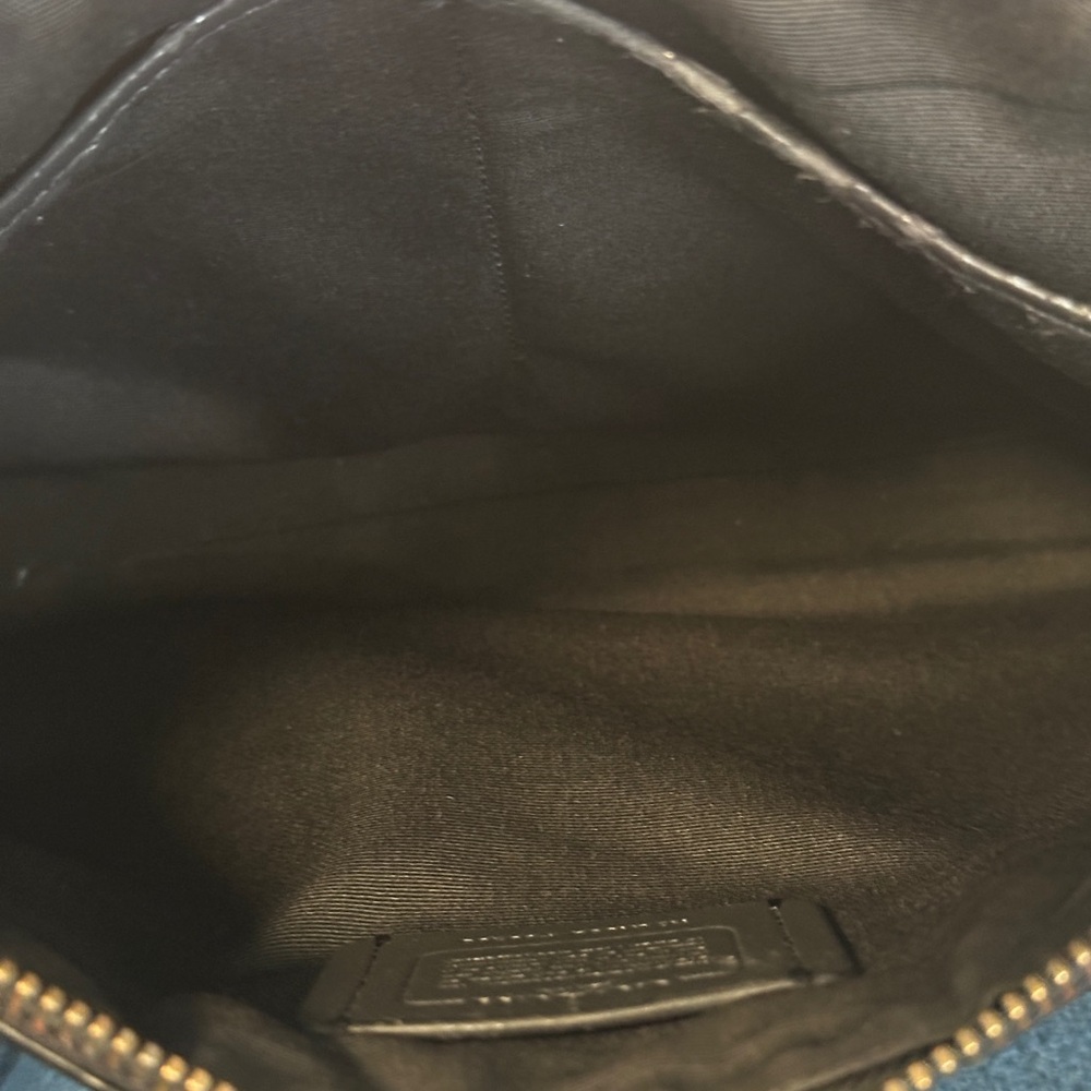 Coach clutch with gun metal hardware - Picture 9 of 10